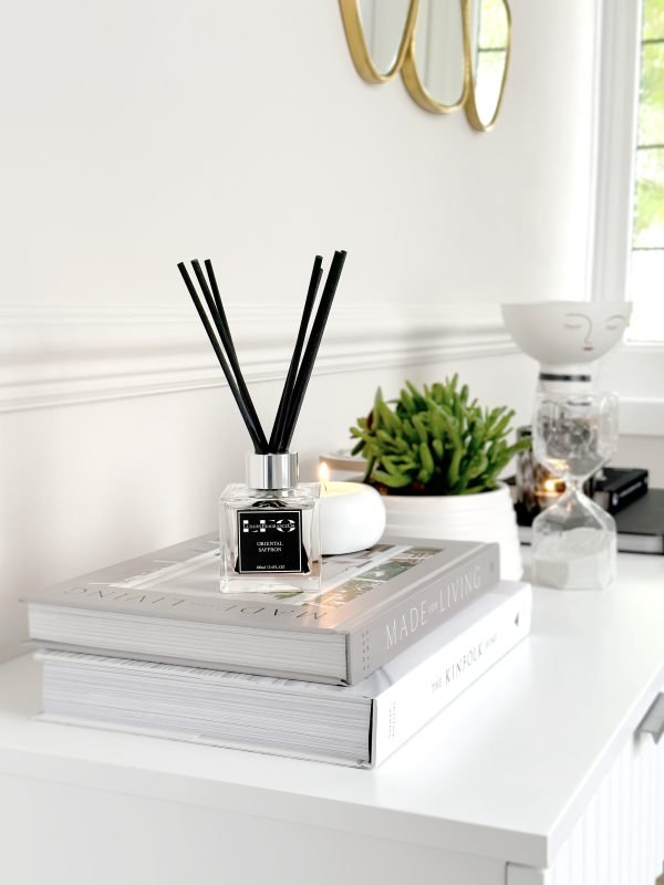 Reed diffuser with books Reed diffuser with books